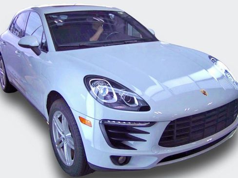 Used 2018 Porsche Macan AWD/4WD image 1