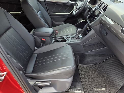 Used 2022 Volkswagen Tiguan SE AWD/4WD image 14