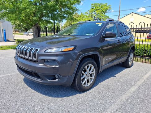 Used 2014 Jeep Cherokee Latitude AWD/4WD image 3