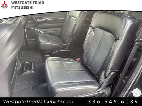 Used 2024 Jeep Wagoneer L Series II AWD/4WD image 14