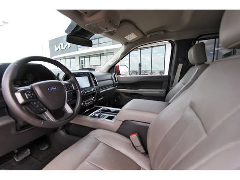 Used 2018 Ford Expedition XLT w/ Equipment Group 202A RWD image 32