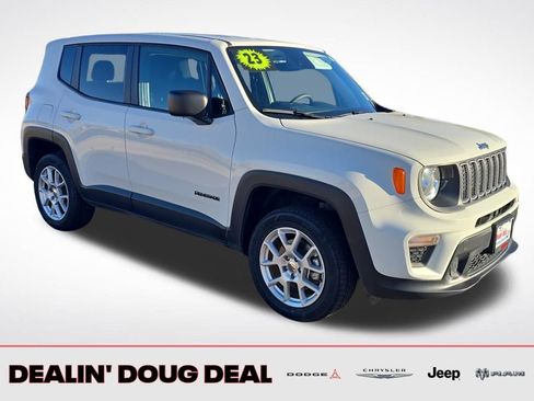 Used 2023 Jeep Renegade Latitude AWD/4WD image 8
