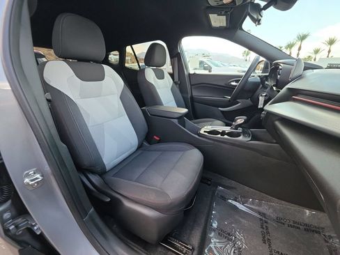 Used 2024 Chevrolet Trax RS FWD image 28