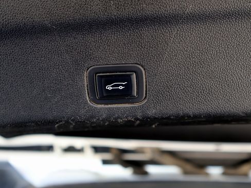 Used 2023 Chevrolet Suburban RST image 17