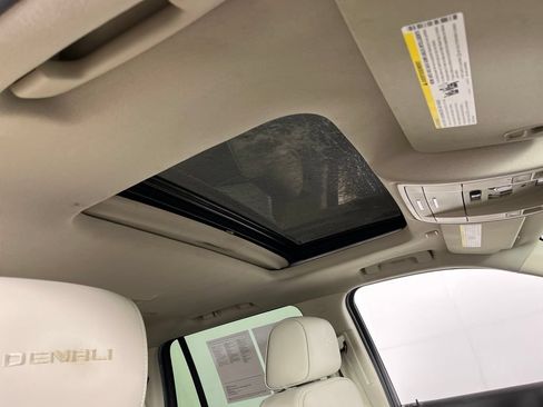 Used 2019 GMC Yukon Denali AWD/4WD image 5
