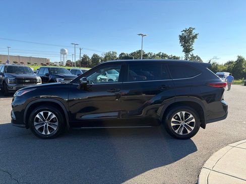 Used 2022 Toyota Highlander XLE AWD/4WD image 7