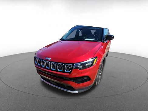 Used 2025 Jeep Compass Limited image 3