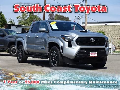 Certified 2025 Toyota Tacoma TRD Sport RWD image 1