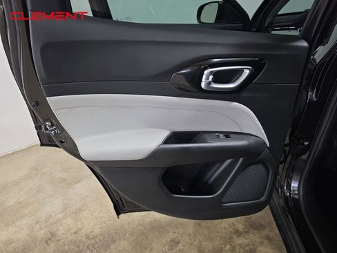 Used 2022 Jeep Compass Limited image 26