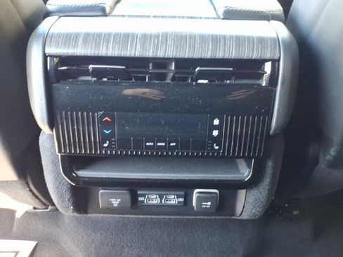 Used 2024 Jeep Wagoneer L Series III w/ Flexible Seating Group image 6