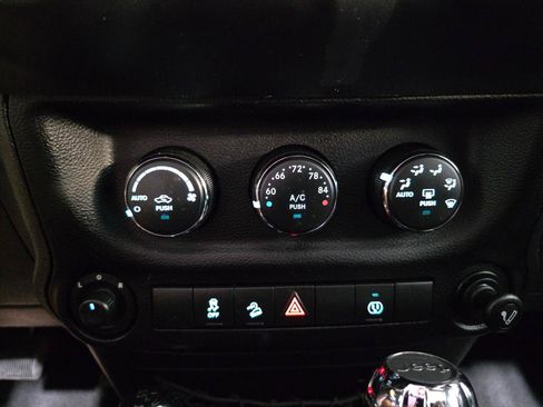 Used 2013 Jeep Wrangler Unlimited Sahara w/ Dual Top Group AWD/4WD image 31