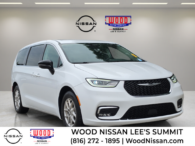 Used 2024 Chrysler Pacifica Touring-L FWD image 1