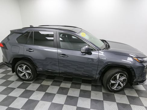 Used 2023 Toyota RAV4 SE image 5