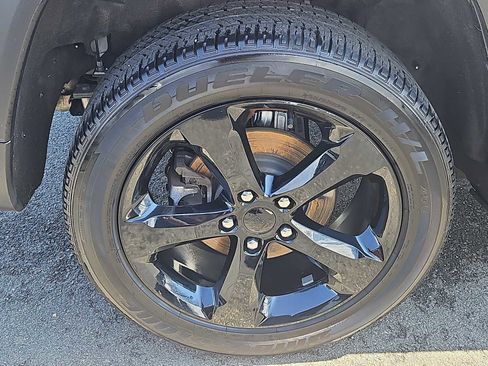 Used 2023 Jeep Grand Cherokee Altitude image 9