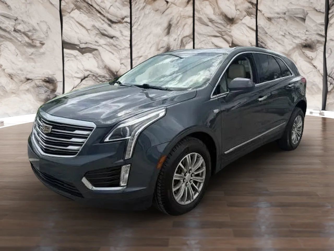 Used 2019 Cadillac XT5 Luxury w/ Advanced Security Package FWD image 1