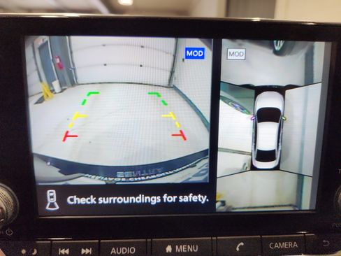 Used 2022 Nissan Sentra SR w/ SR Premium Package image 9