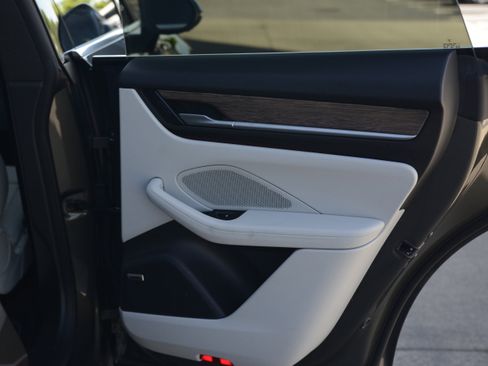 Certified 2025 Porsche Macan 4S Electric AWD/4WD image 32