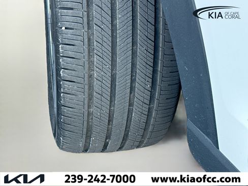 Used 2022 Ford Explorer Platinum w/ Technology Package image 43