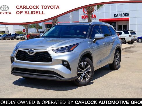 Used 2024 Toyota Highlander XLE FWD image 1