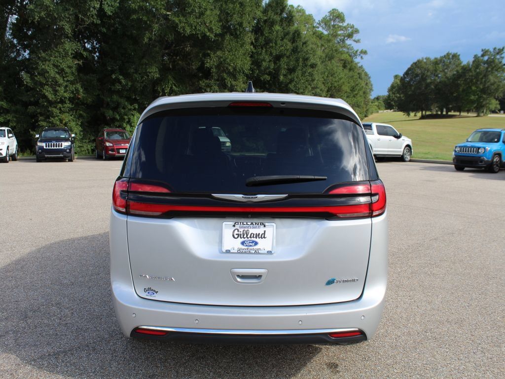 Used 2023 Chrysler Pacifica Touring-L FWD image 8