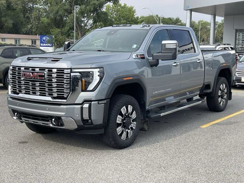 Used 2024 GMC Sierra 2500 Denali AWD/4WD image 3
