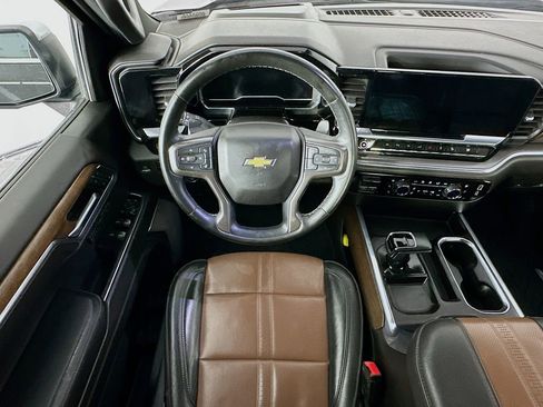Used 2023 Chevrolet Silverado 1500 High Country w/ Technology Package AWD/4WD image 9