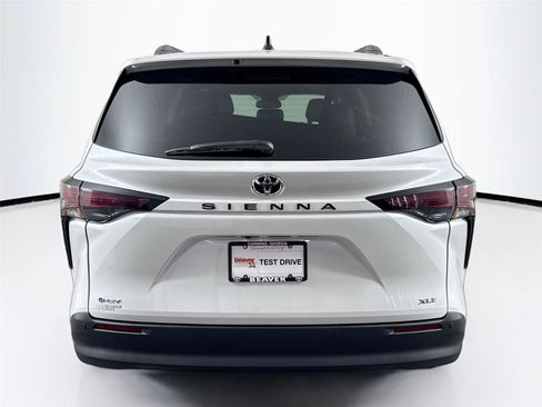Certified 2026 Toyota Sienna XLE FWD image 12