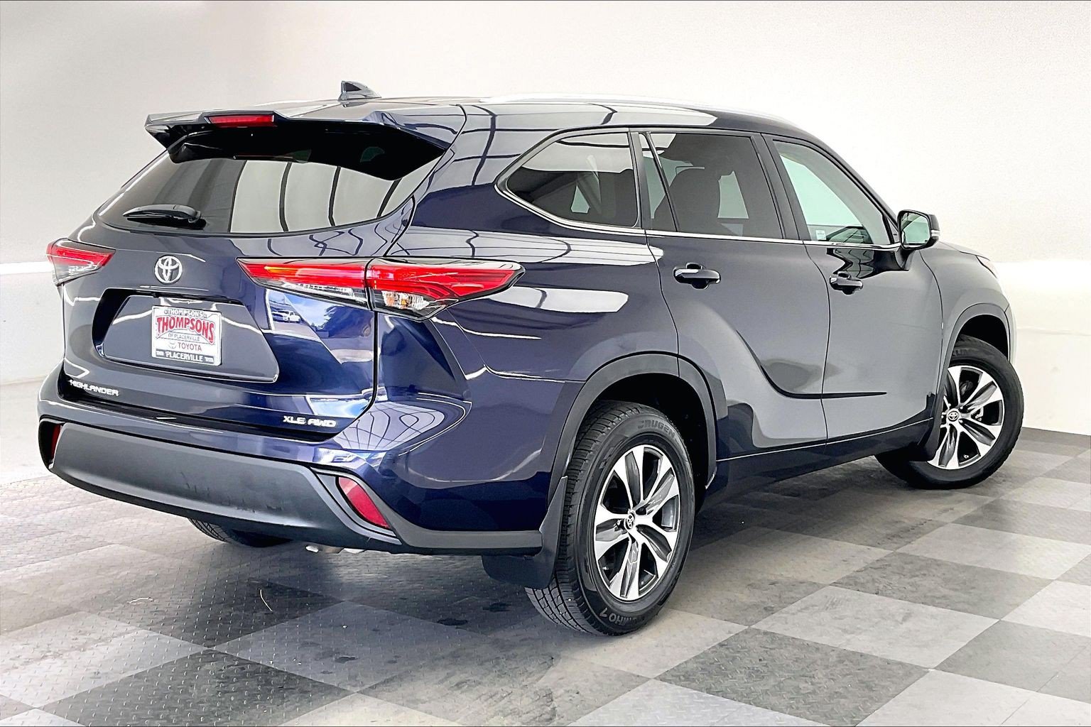 Used 2023 Toyota Highlander XLE AWD/4WD image 13