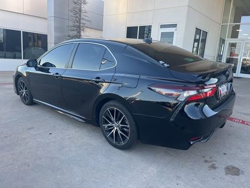 Used 2021 Toyota Camry SE FWD image 7