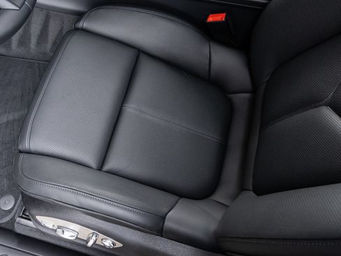 Certified 2026 Porsche Macan AWD/4WD image 25