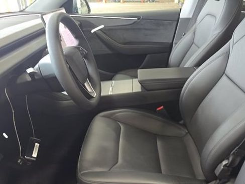 Used 2026 Tesla Model Y AWD image 1