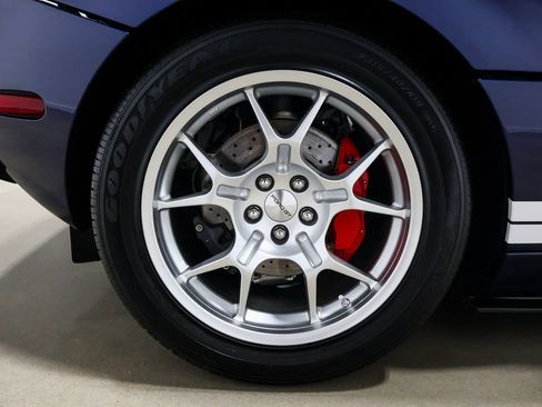 Used 2006 Ford GT RWD image 25