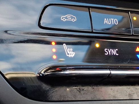 Certified 2023 Buick Envision Essence w/ Sport Touring Package image 19