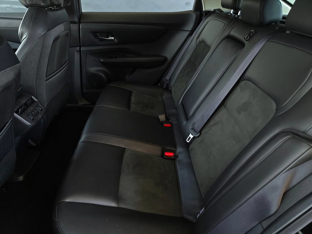 Used 2024 Nissan Ariya AWD image 13