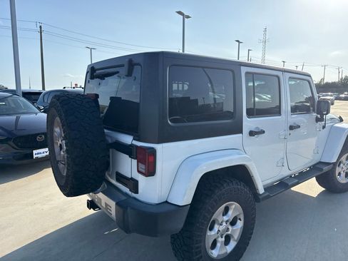 Used 2015 Jeep Wrangler Unlimited Sahara w/ Connectivity Group AWD/4WD image 7