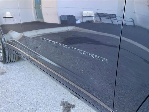 Used 2024 Jeep Grand Cherokee L Summit image 10