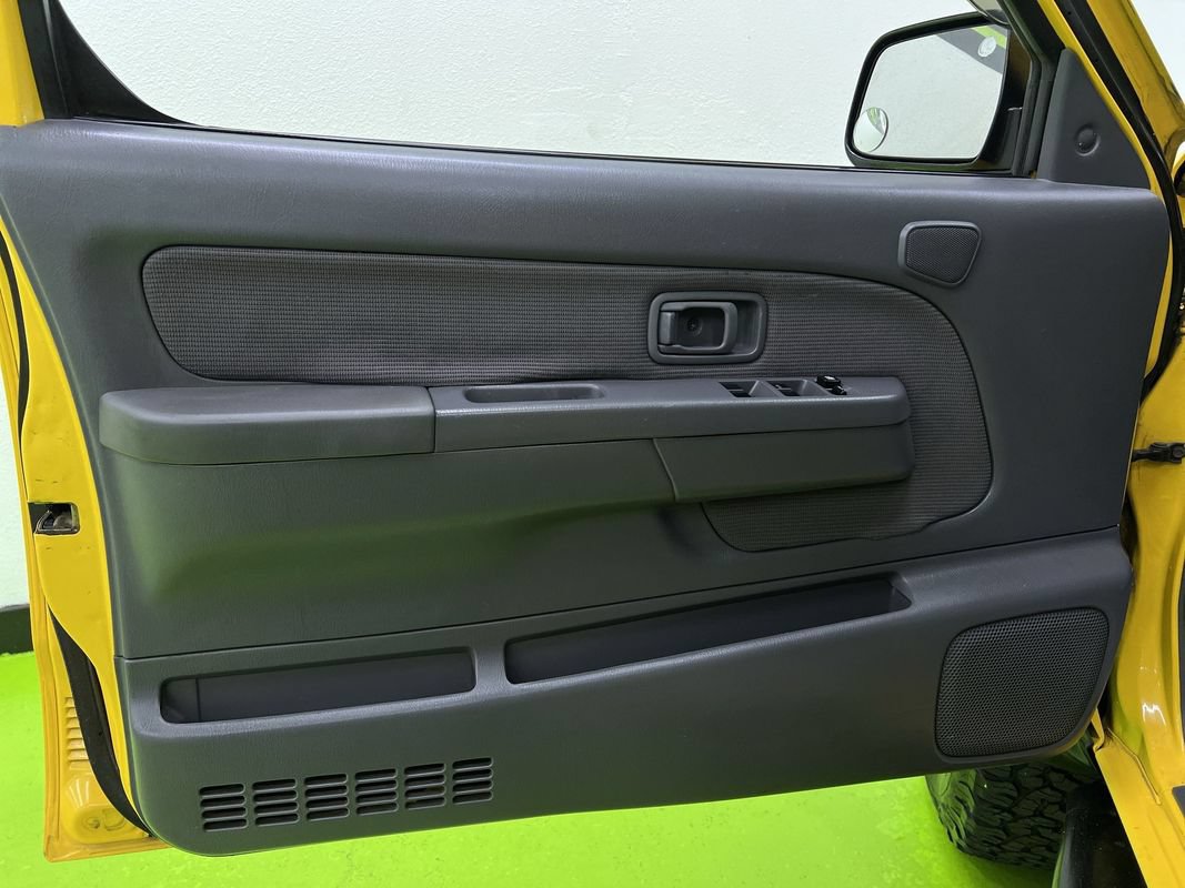 Used 2000 Nissan Xterra 2WD image 15
