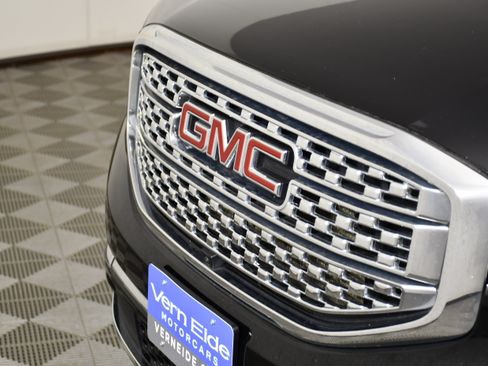 Used 2017 GMC Acadia Denali w/ Technology Package AWD/4WD image 11