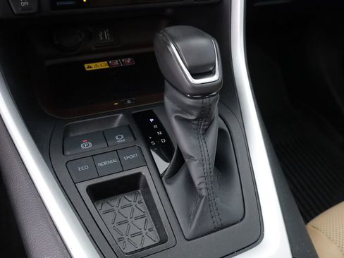 Used 2023 Toyota RAV4 Limited image 13