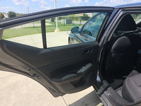 Used 2025 Nissan Altima 2.5 SV FWD image 15