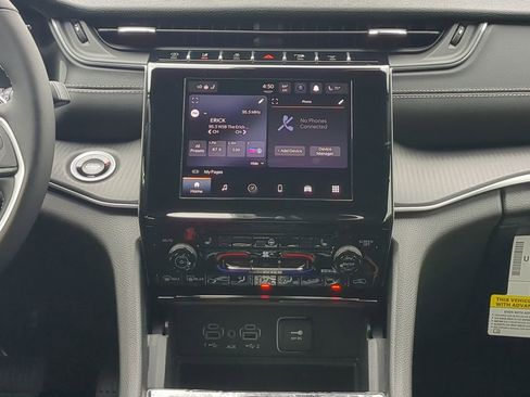 New 2025 Jeep Grand Cherokee Laredo X w/ Luxury Tech Group I image 16