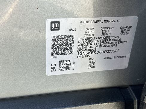 Used 2024 Chevrolet Suburban RST w/ Luxury Package AWD/4WD image 36