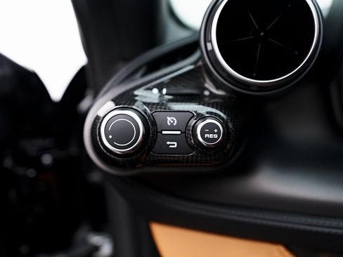 Used 2022 Ferrari F8 Tributo image 68