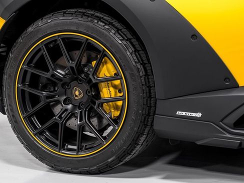 Used 2024 Lamborghini Huracan Sterrato image 49