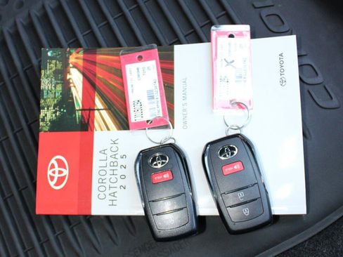 Certified 2025 Toyota Corolla XSE FWD image 31