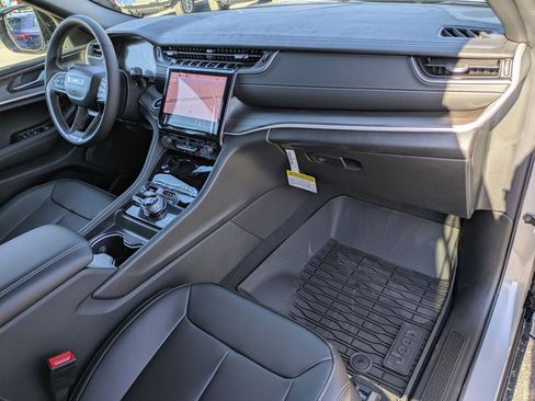 New 2025 Jeep Grand Cherokee Limited image 28