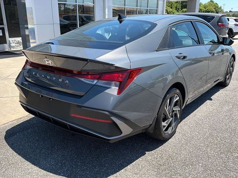 Used 2025 Hyundai Elantra Sport FWD image 9