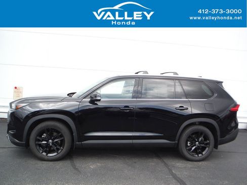 Used 2024 Toyota Grand Highlander AWD image 2