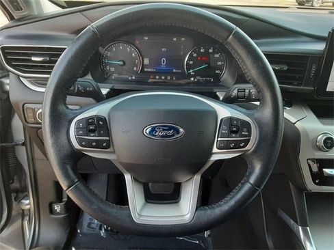Used 2022 Ford Explorer XLT w/ Equipment Group 202A image 28