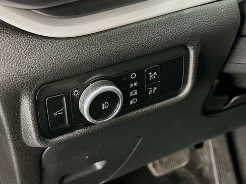 Used 2024 Ford Explorer XLT w/ Equipment Group 202A image 17